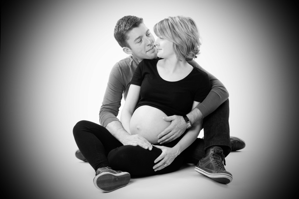 couple assis femme enceinte by eugenio bomba©